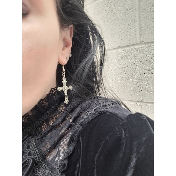 FREE WITH $50+ PURCHASE!!! NWOT Crucifix Earrings Handmade - Picture 7 of 7